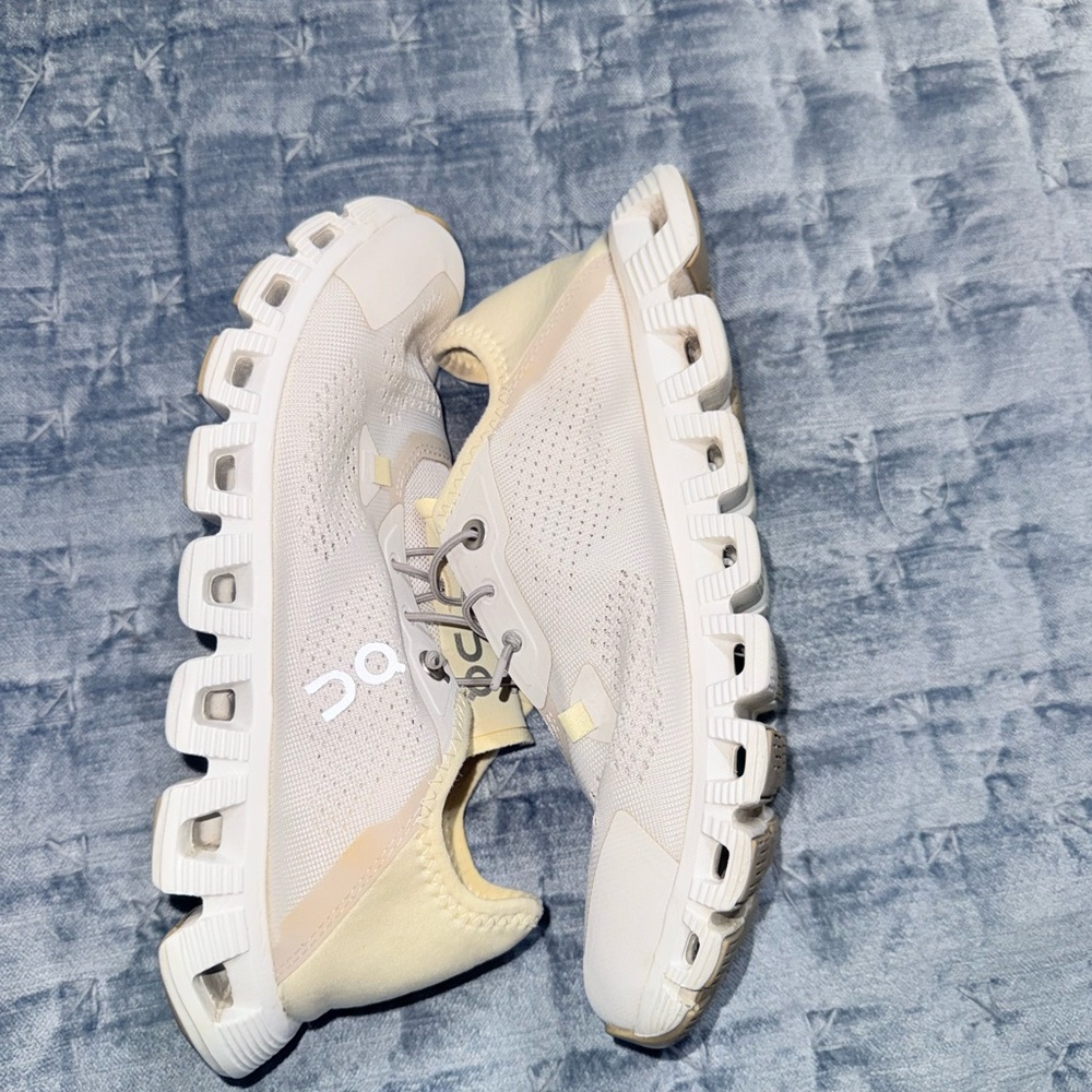 On Running Cloud 5 Coast shoes size 6.5 - Picture 10 of 16